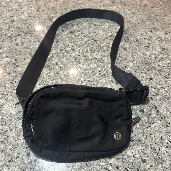 lululemon athletica Handbags - Lululemon belt bag
